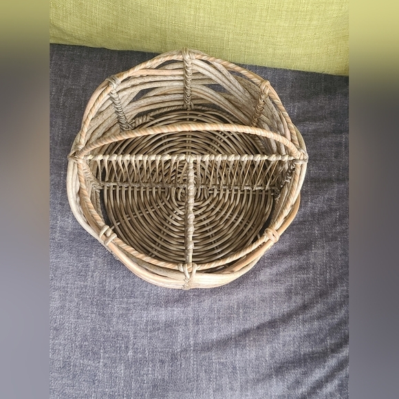 Rattan utensil holder - Picture 3 of 8